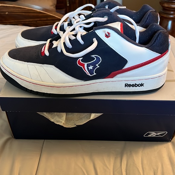 Reebok size 14, red white and navy shoes - Picture 2 of 4